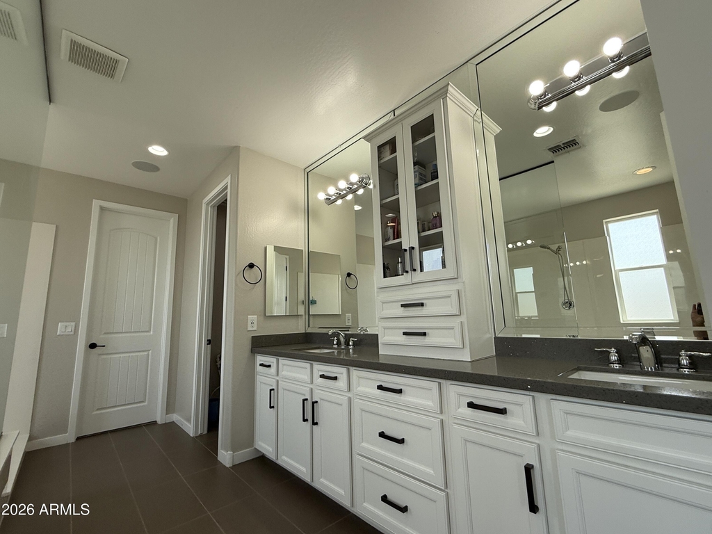 1729 W Myrna Lane - Photo 19