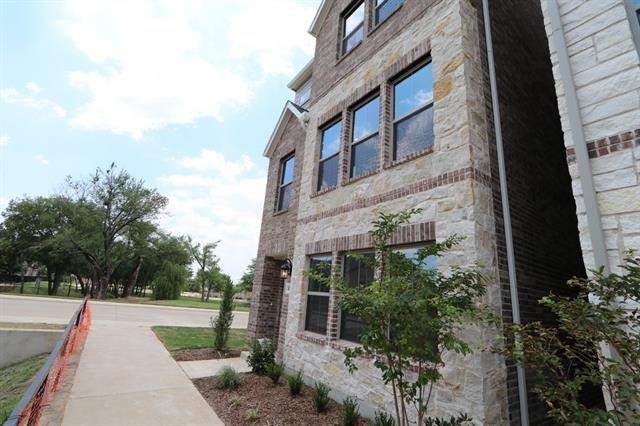 833 Tennessee Drive - Photo 2