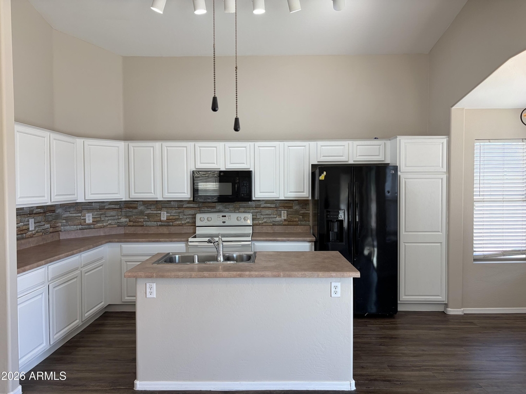 17260 W Navajo Street - Photo 9