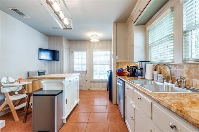 6006 Penrose Avenue - Photo 8