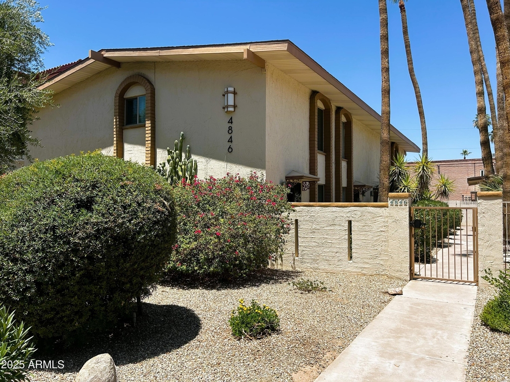 4846 N Woodmere Fairway -- - Photo 1