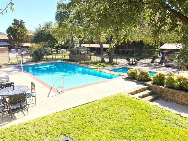 2505 Wedglea Drive - Photo 3