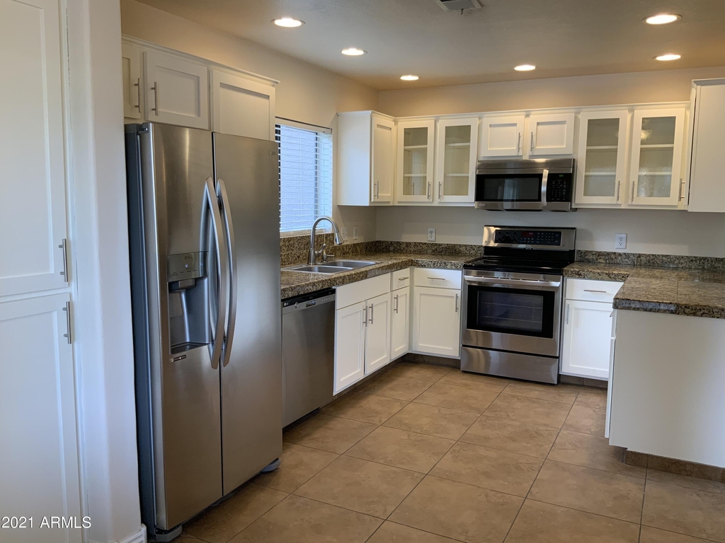 15252 N 100th Street - Photo 0