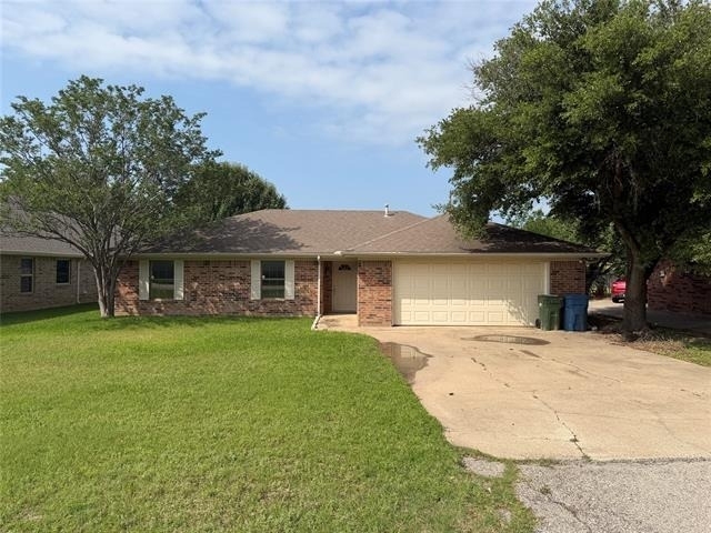 305 Lois Street - Photo 0