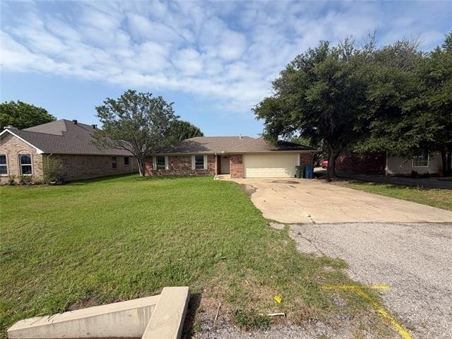 305 Lois Street - Photo 1