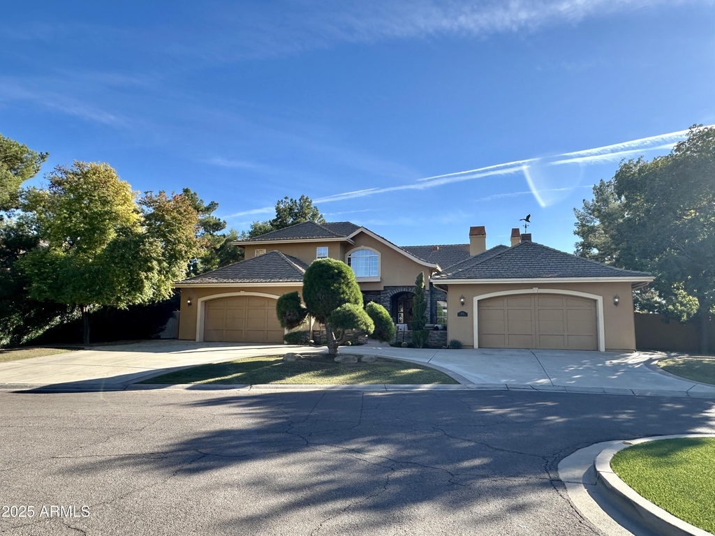 5711 W Linda Lane - Photo 0