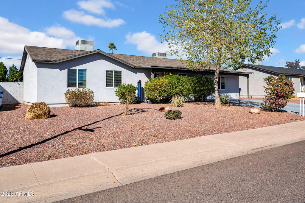 14446 N 40th Place - Photo 2