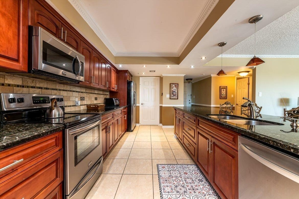 1915 Lavers Circle - Photo 3