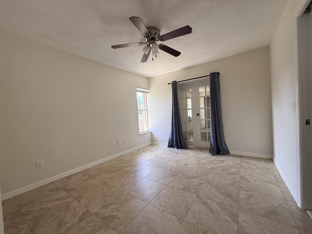 790 Se Ablett Lane - Photo 11