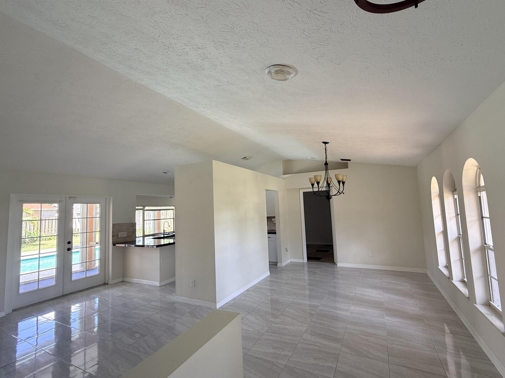 790 Se Ablett Lane - Photo 2