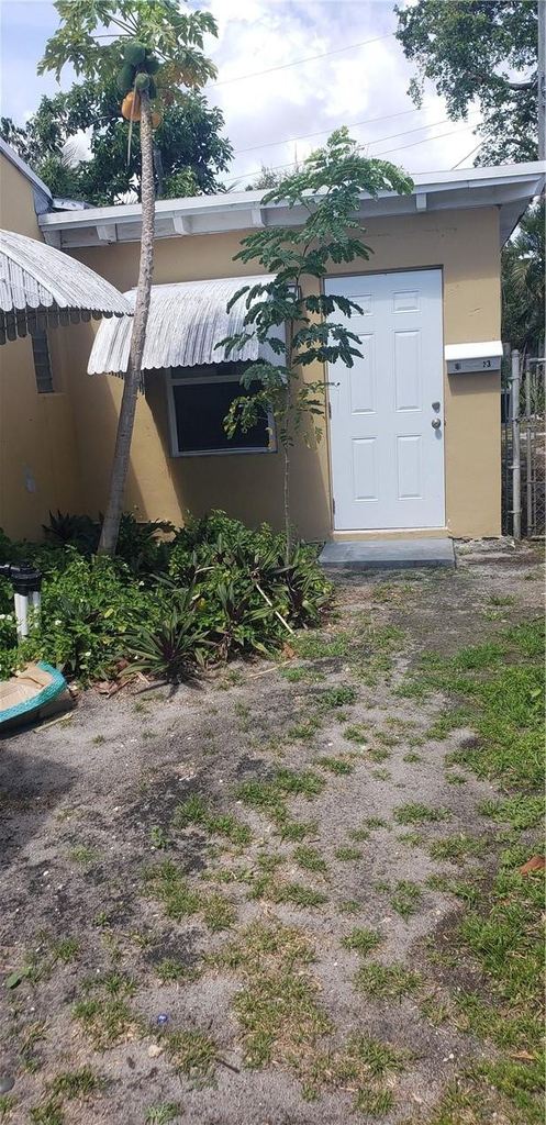 1621 N Andrews Square - Photo 0