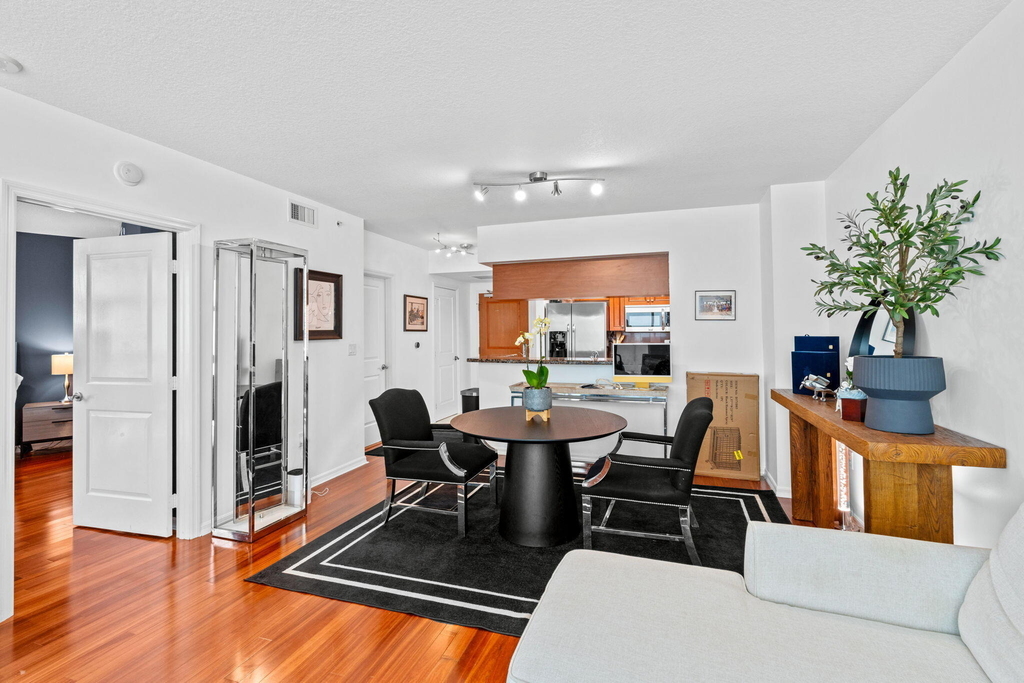 347 N New River Dr Drive E - Photo 7