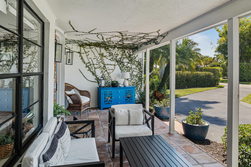 711 Sw 27th Way - Photo 2