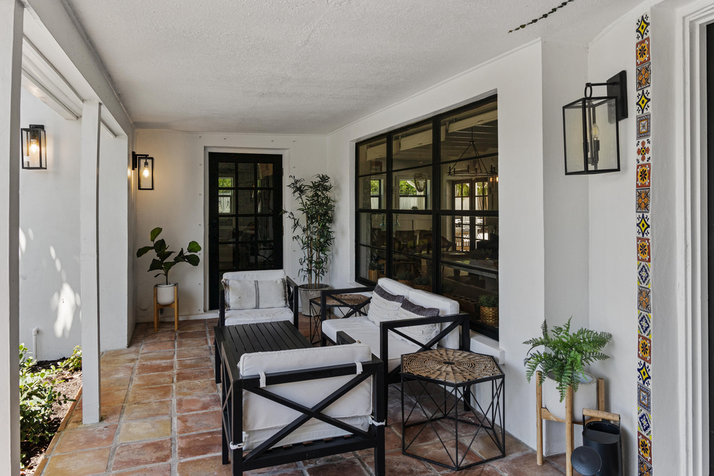 711 Sw 27th Way - Photo 1