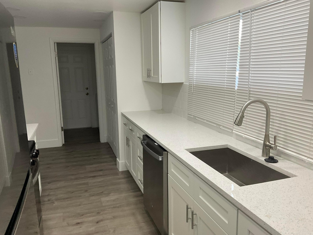 5662 Parke Avenue - Photo 8