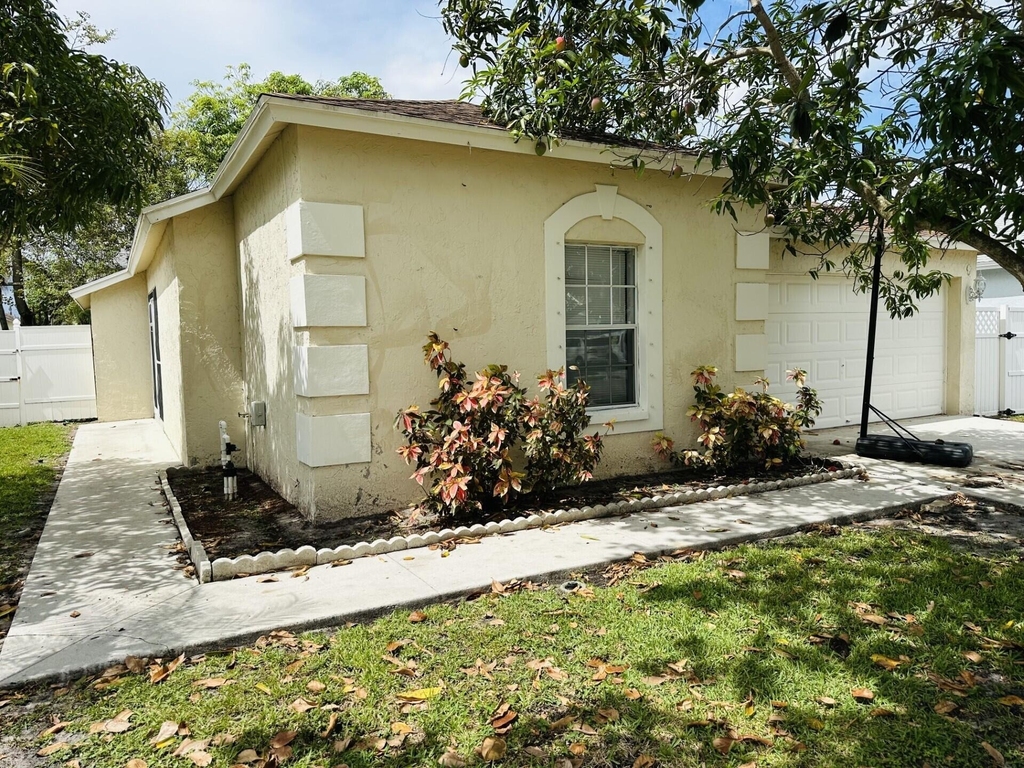 5165 Foxhall Pl - Photo 3
