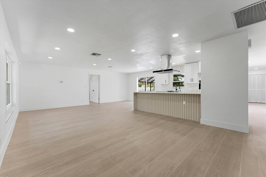 1540 Nw 10th Street - Photo 2