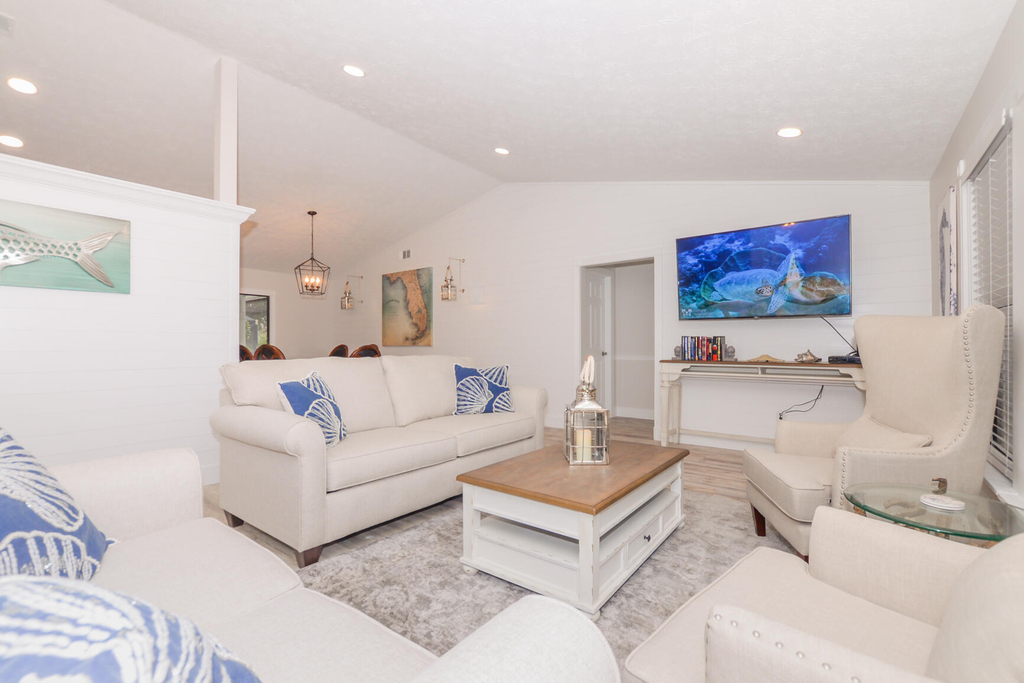 2411 Ne Pinecrest Lakes Boulevard - Photo 0