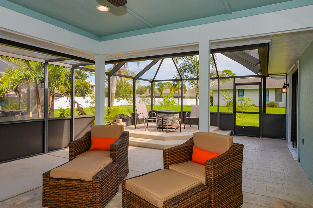 2411 Ne Pinecrest Lakes Boulevard - Photo 2