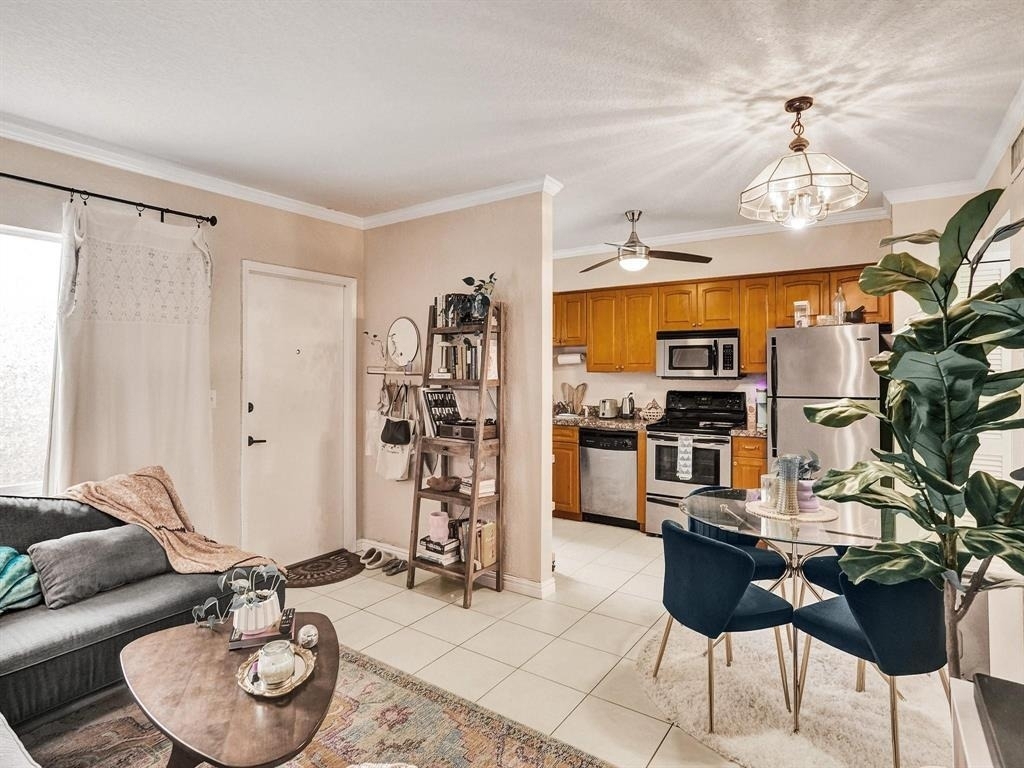 2190 Se 5th Street - Photo 5