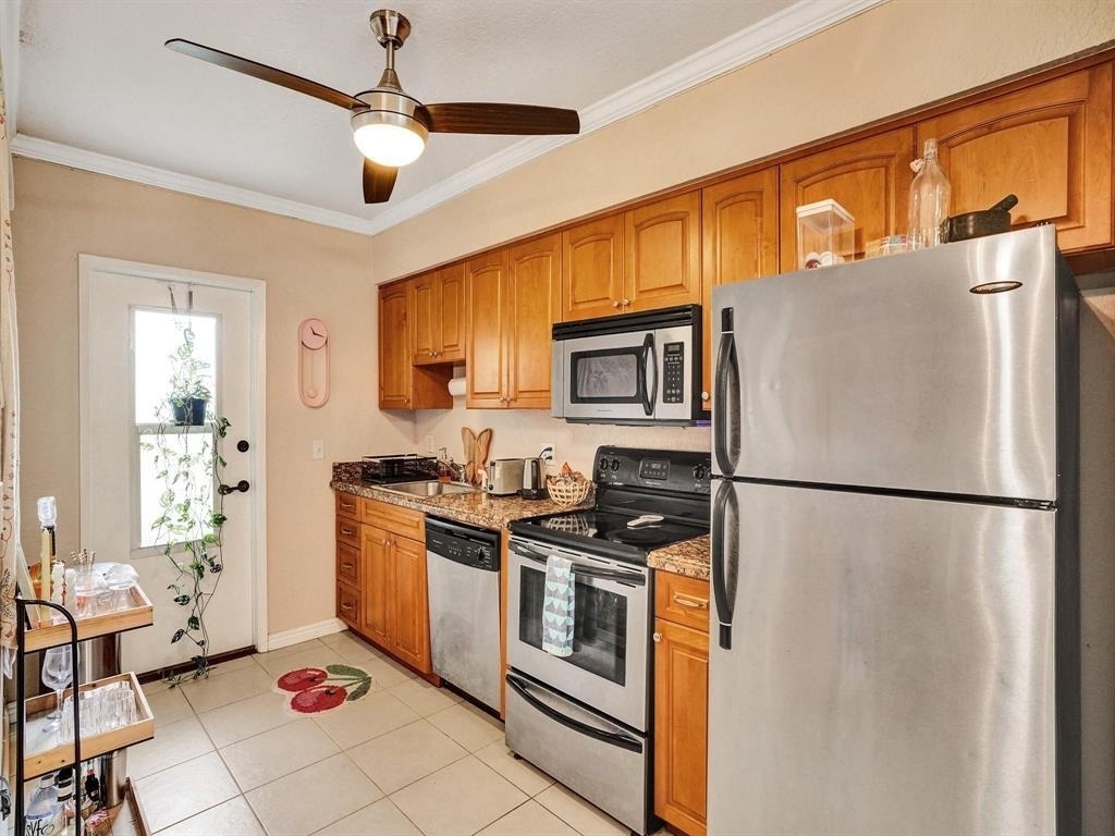 2190 Se 5th Street - Photo 9