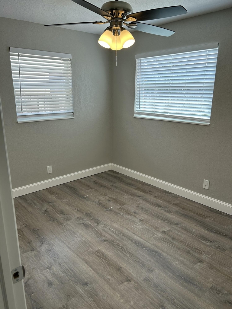 628 N M Street - Photo 11