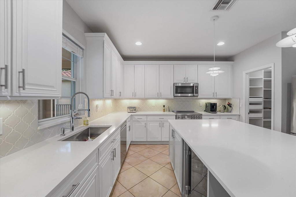 10731 Ivanhoe Lane - Photo 7