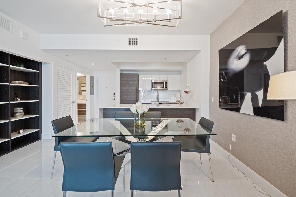 301 Altara Avenue - Photo 2