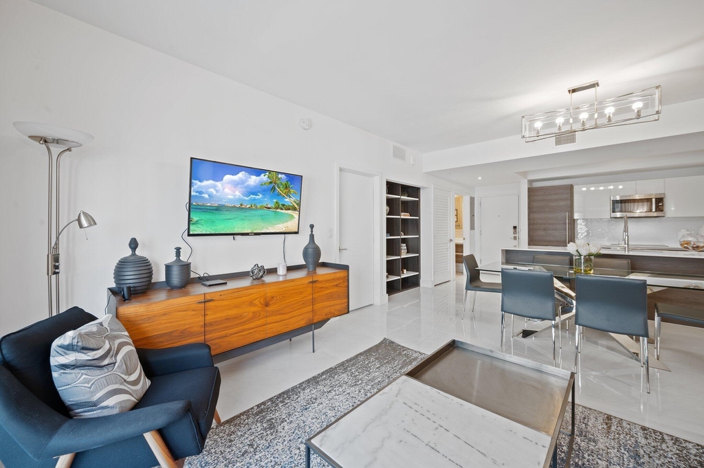 301 Altara Avenue - Photo 3