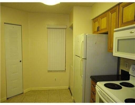 1005 Coral Club Drive - Photo 3