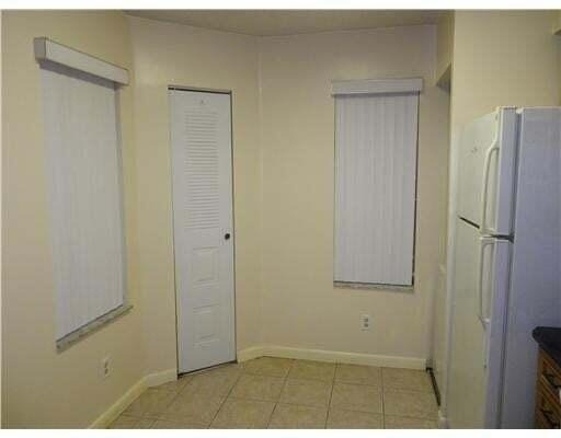 1005 Coral Club Drive - Photo 4
