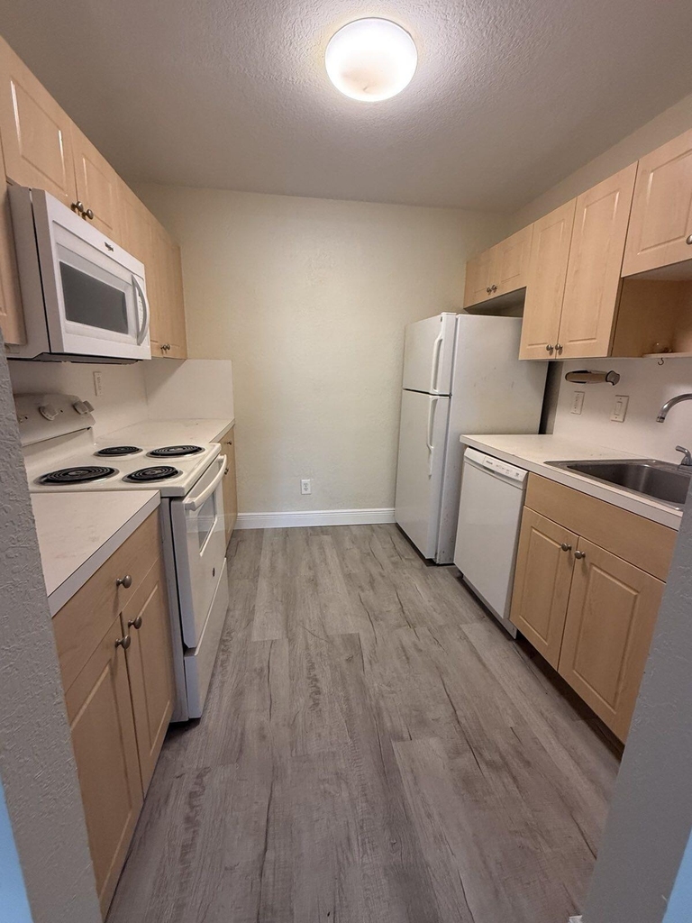 760 Se 2nd Avenue - Photo 2