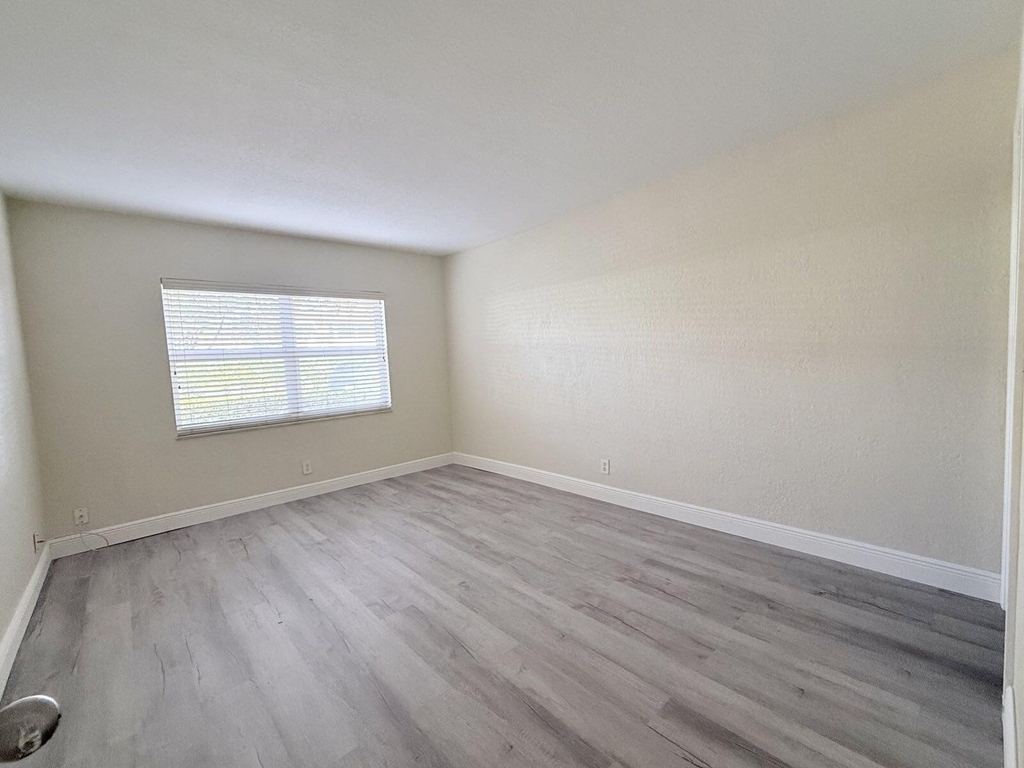 760 Se 2nd Avenue - Photo 4