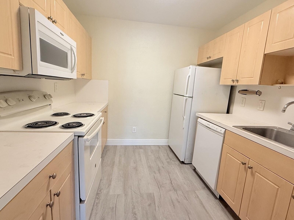760 Se 2nd Avenue - Photo 3