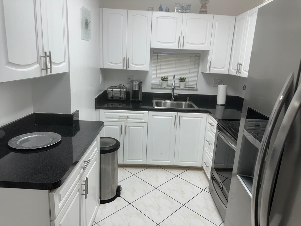 8960 S Hollybrook - Photo 2