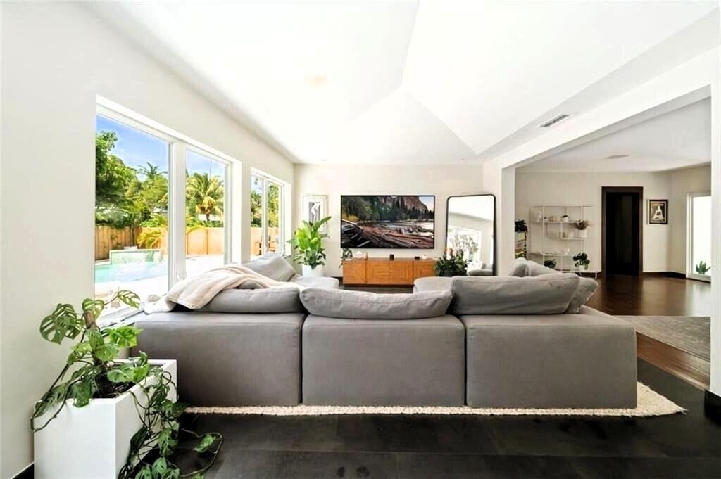 551 Ne 53rd Street - Photo 2