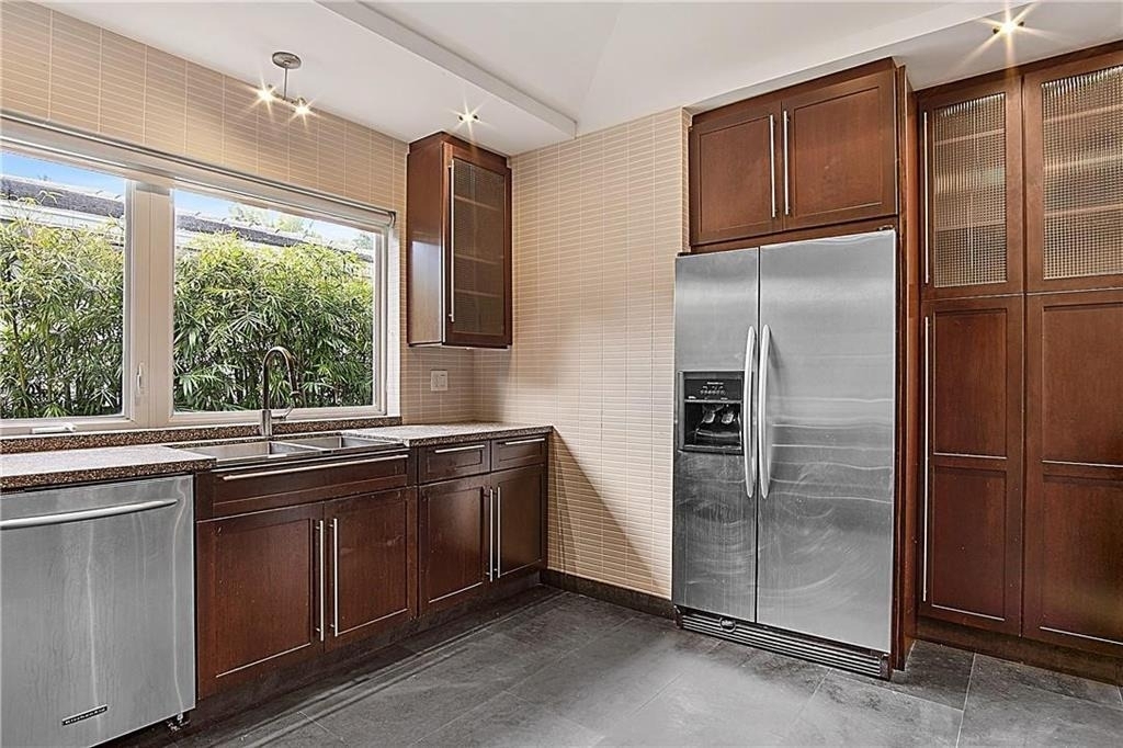 551 Ne 53rd Street - Photo 7