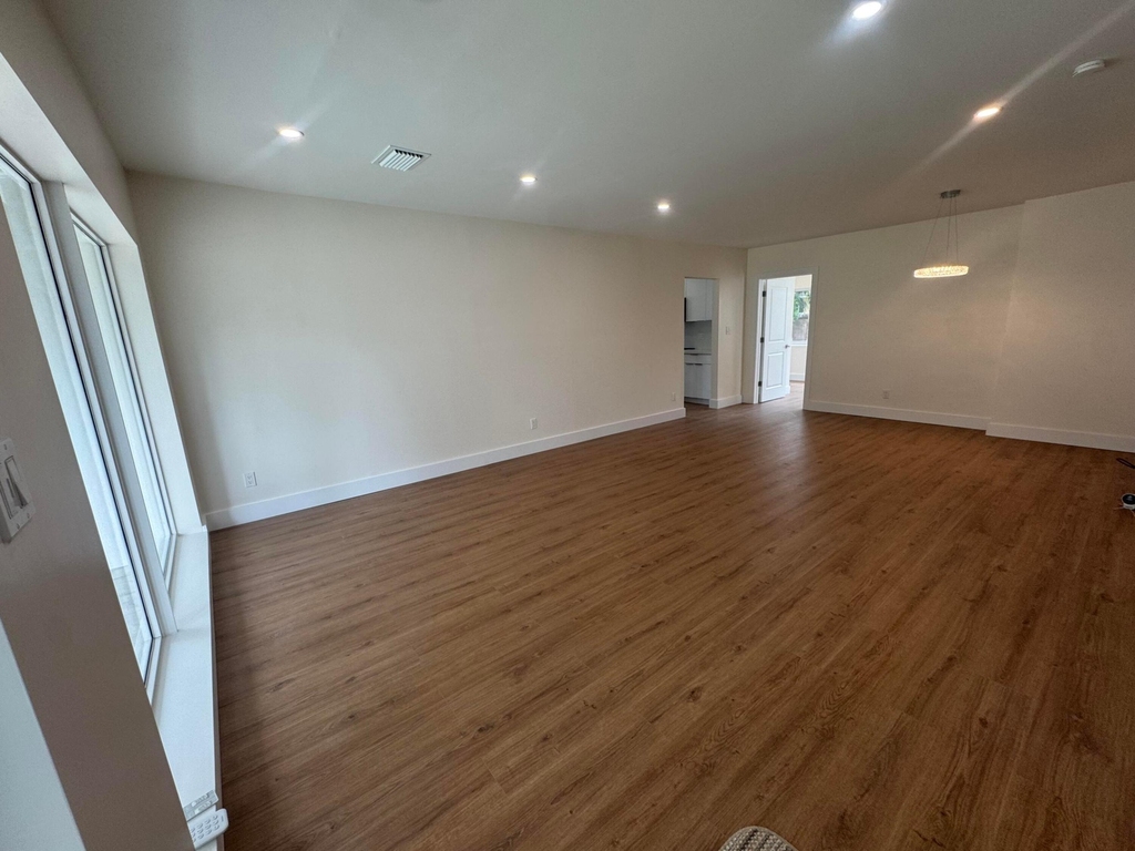 725 Ne 160th Terrace - Photo 1