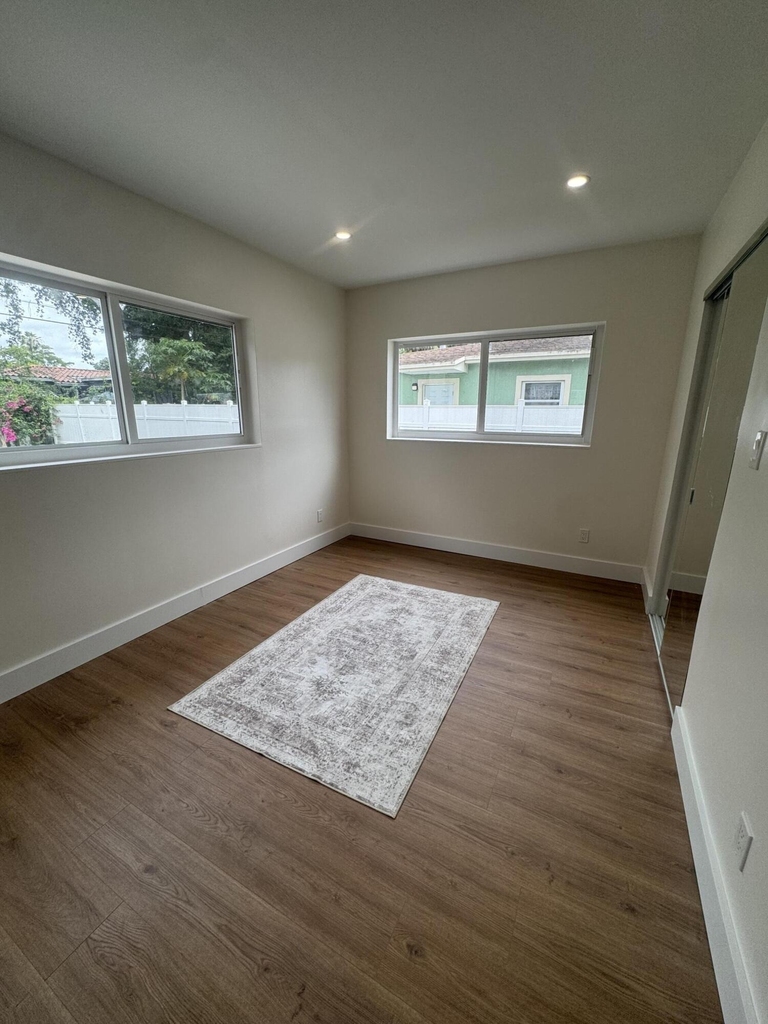 725 Ne 160th Terrace - Photo 20