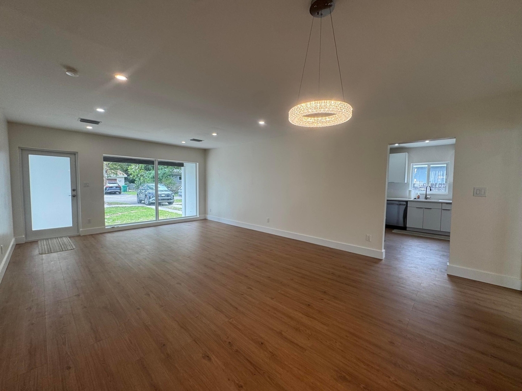 725 Ne 160th Terrace - Photo 9