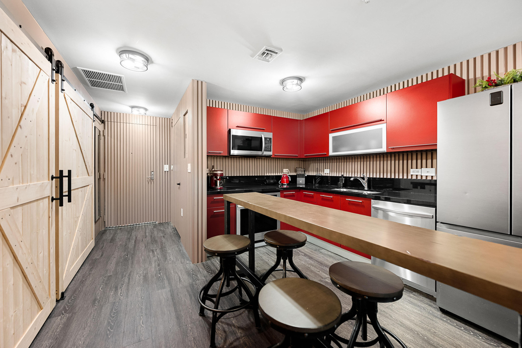 244 Biscayne Boulevard - Photo 2