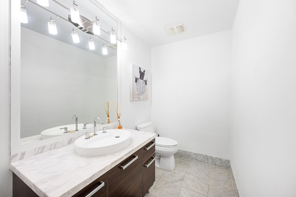 244 Biscayne Boulevard - Photo 3