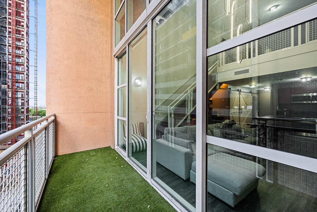 244 Biscayne Boulevard - Photo 24