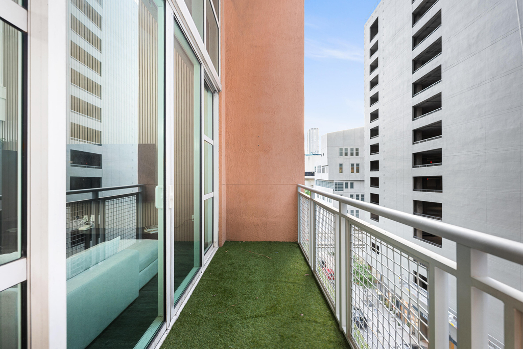 244 Biscayne Boulevard - Photo 23