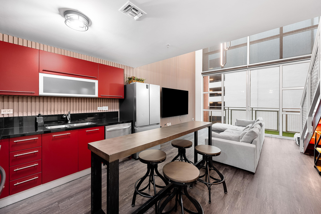 244 Biscayne Boulevard - Photo 4