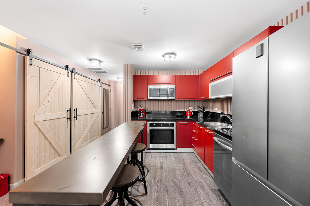 244 Biscayne Boulevard - Photo 7