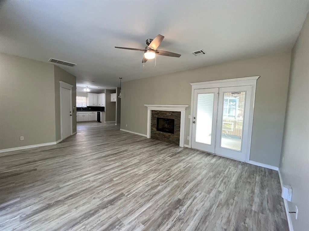 421 W 10th Street - Photo 1