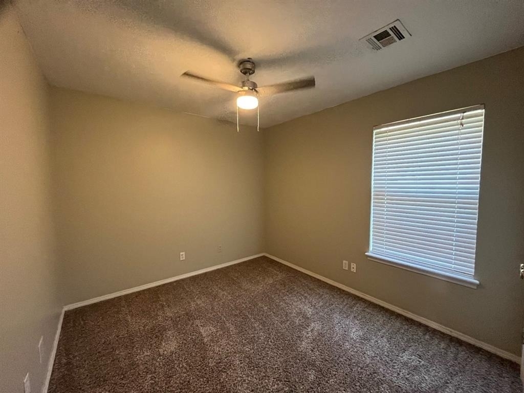 421 W 10th Street - Photo 5