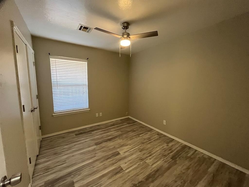 421 W 10th Street - Photo 9