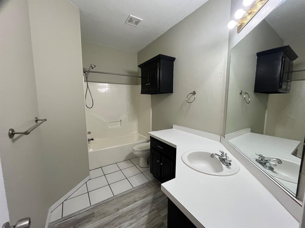 421 W 10th Street - Photo 10